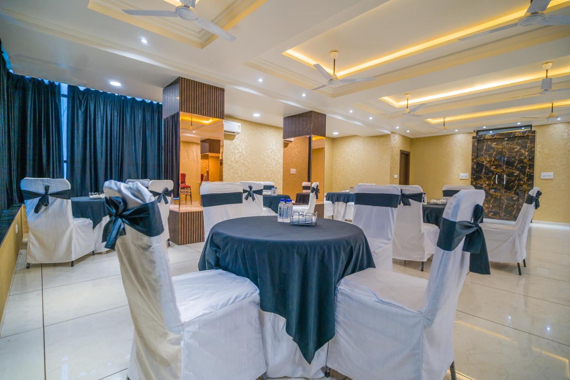 Hotel Kanha Shree By Cosmos Green อินดอร์ ภายนอก รูปภาพ