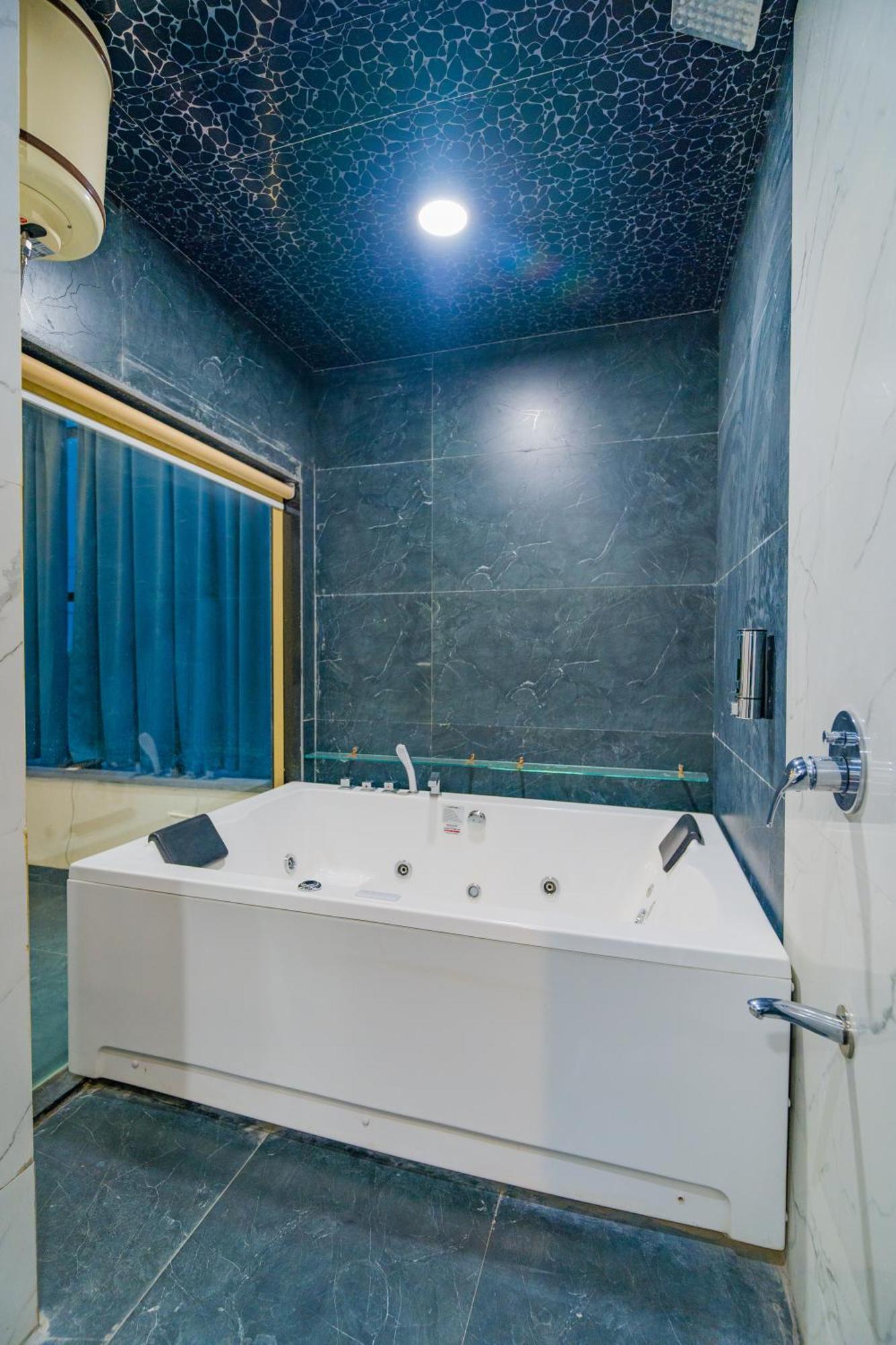 Hotel Kanha Shree By Cosmos Green อินดอร์ ห้อง รูปภาพ